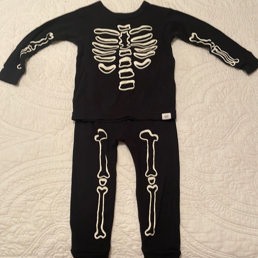 Baby Gap 18-24m Halloween PJs, glow in the dark.